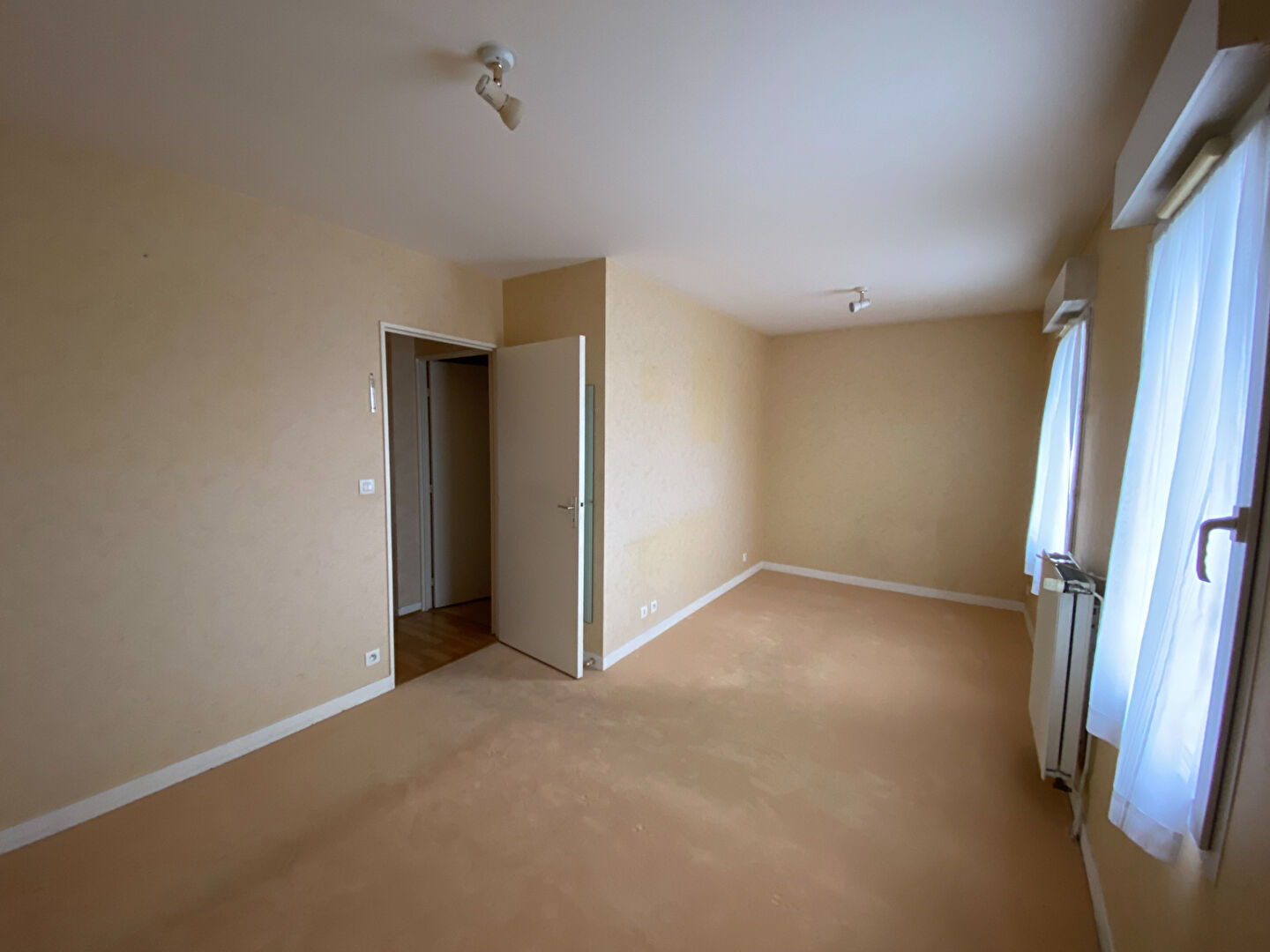 PLANCOET  : Centre, T3 de 84 m 5/10